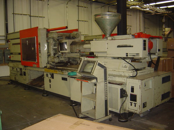 http://www.usedplasticinjectionmoldingmachines.com/wp-content/402tonkawaguchi.jpg
