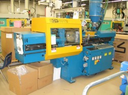 used boy plastic molding machine