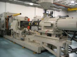 used cinci 700 ton plastic injection molding machine