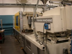 used toshiba 390 ton plastic molder