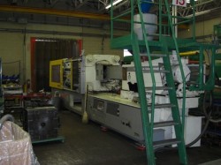 used 610 ton toshiba plastic injection machine