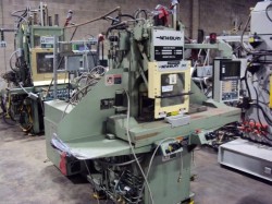 used newbury vertical shuttle plastic molding machine