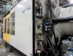 1994 Cinci Milacron used injection molder