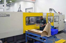 500 ton Toshiba used injection molder for sale